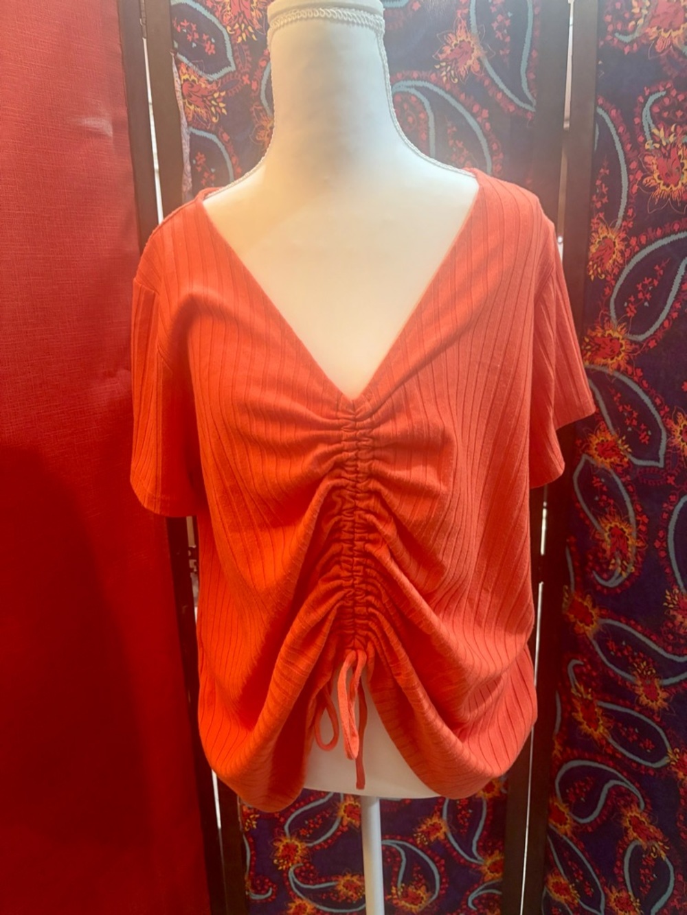 G by Giuliana Nutmeg Ribbed V-Neck Ruched Front Tee